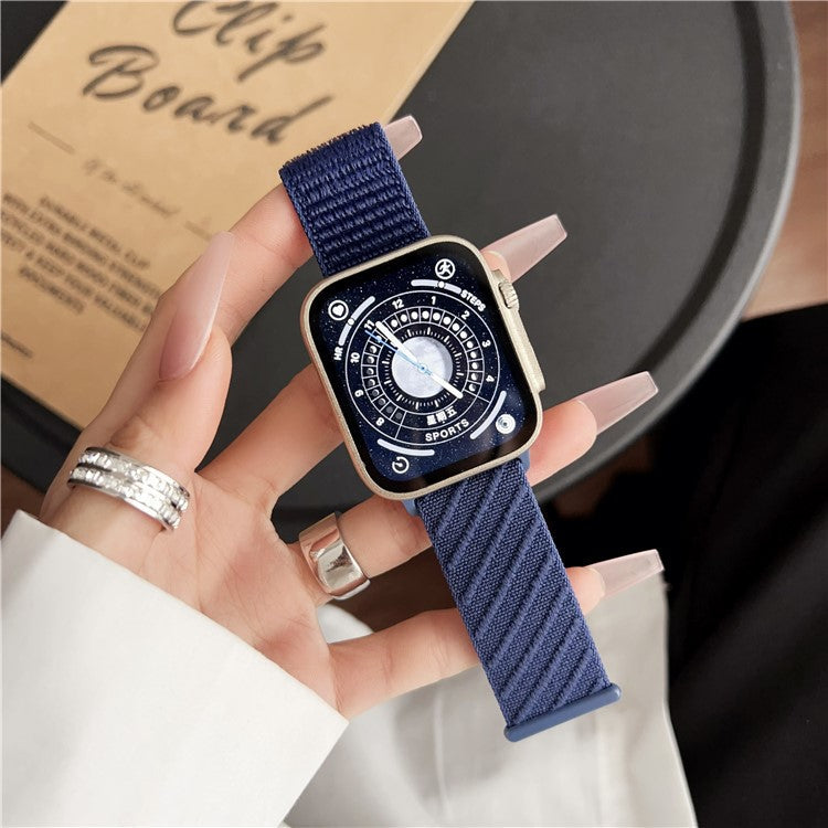 Sporty nylonrem med skråstribet mønster – passer til Apple Watch
