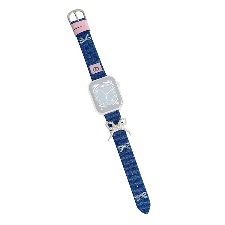 Elegant armband i denim med pärldetaljer