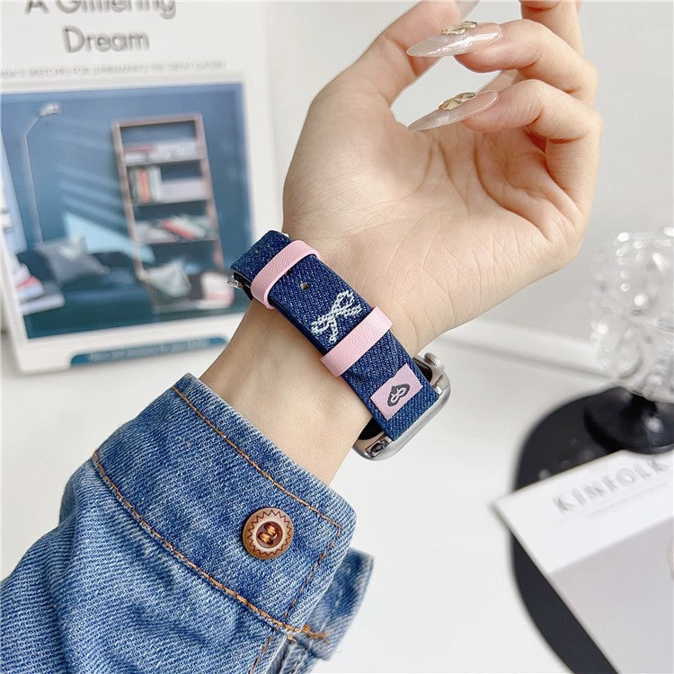 Elegant armband i denim med pärldetaljer