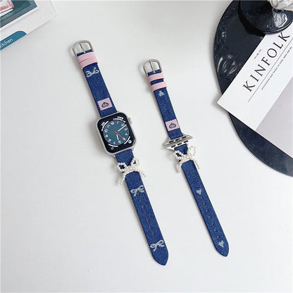 Elegant armband i denim med pärldetaljer